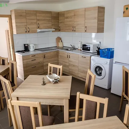 Apartmanovy Dom - Grey House Pensionat